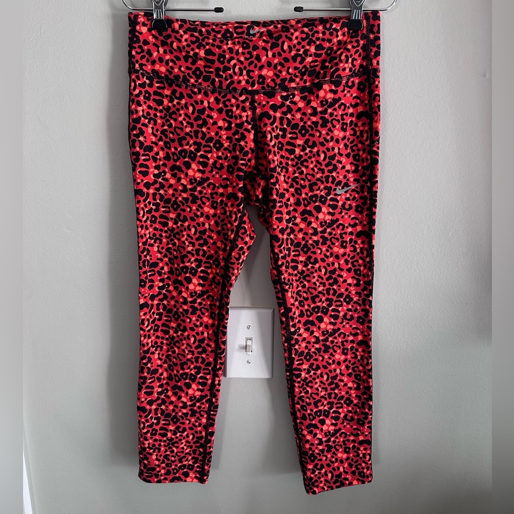 Nike Dri-Fit Leopard Print Yoga Capri Leggings Size Small